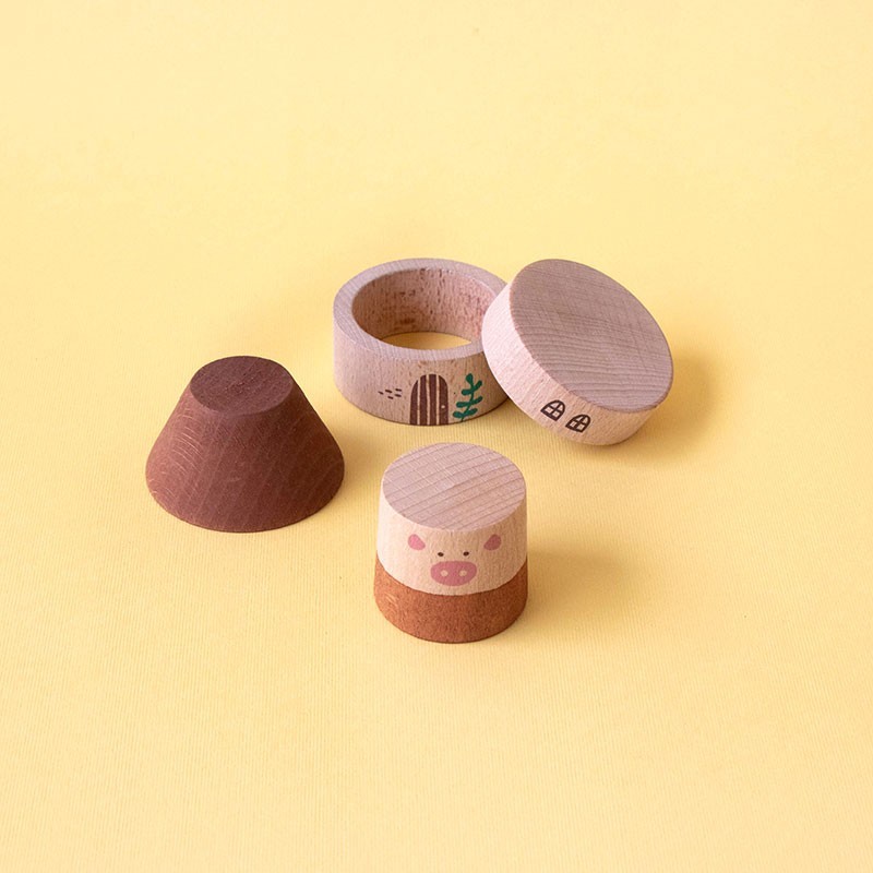 wooden toy of the 3 little pigs